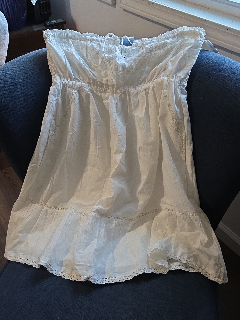 Hollister White Strapless Lace-Trim Camisole